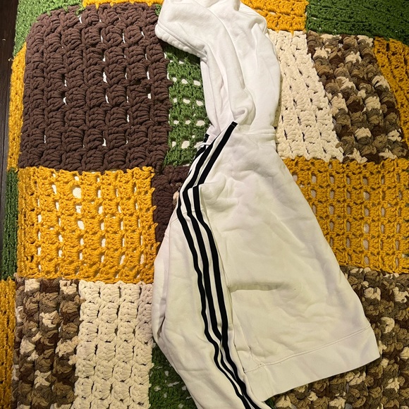 Worn once adidas crop sweater. - Picture 2 of 4